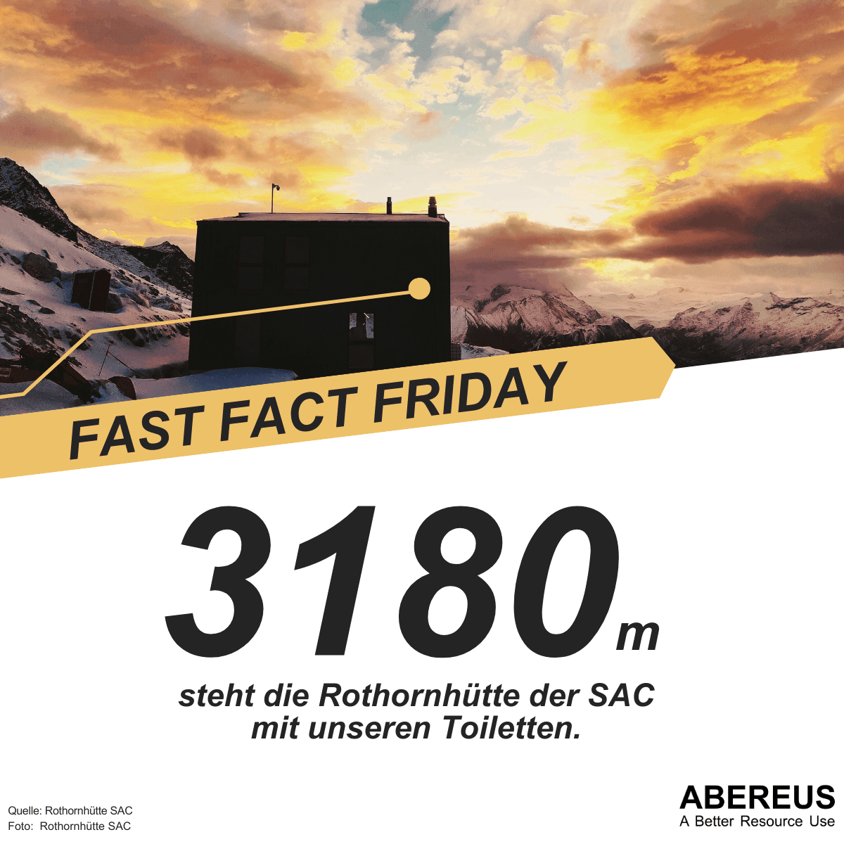 Die Rothornhütte im Zermatt-Gebirge bei Sonnenaufgang in Mitten von Schnee und Stein.