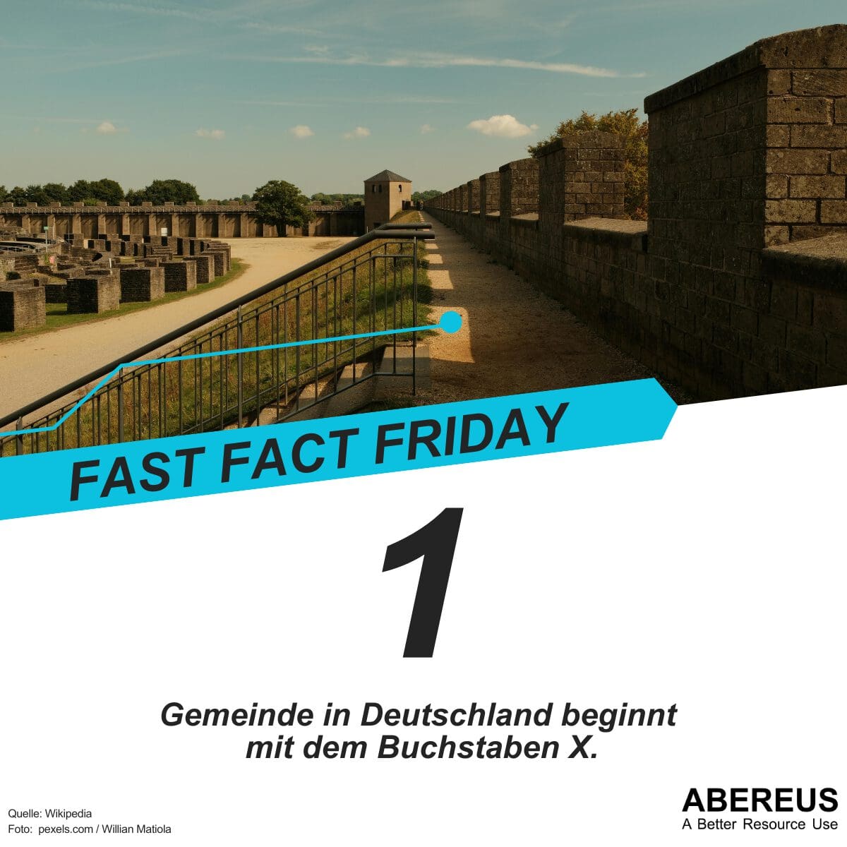 Auf dem Bild ist ein Foto einer alten Stadtmauer und weiteren antiken Bauwerken. Darunter steht, dass es in Deutschland nur eine Stadt gibt, die mit X beginnt.