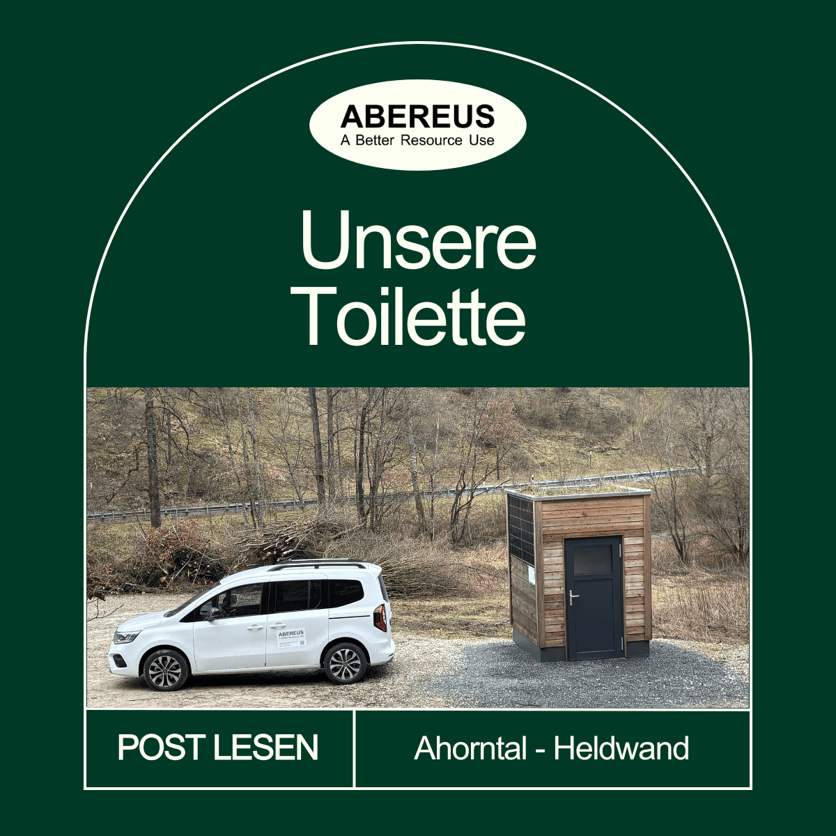 Auf dem Bild steht "Unsere Toilette" darunter ist ein Foto mit einem weißen Kastenwagen und dem ABEREUS Logo sowie ein Toilettenhaus. Dahinter ist ein Wald und man erkennt eine Straße. Unter dem Foto steht "Post lesen" und "Ahorntal-Heldwand"